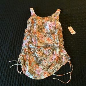 New, never worn woman’s one piece swimdress!